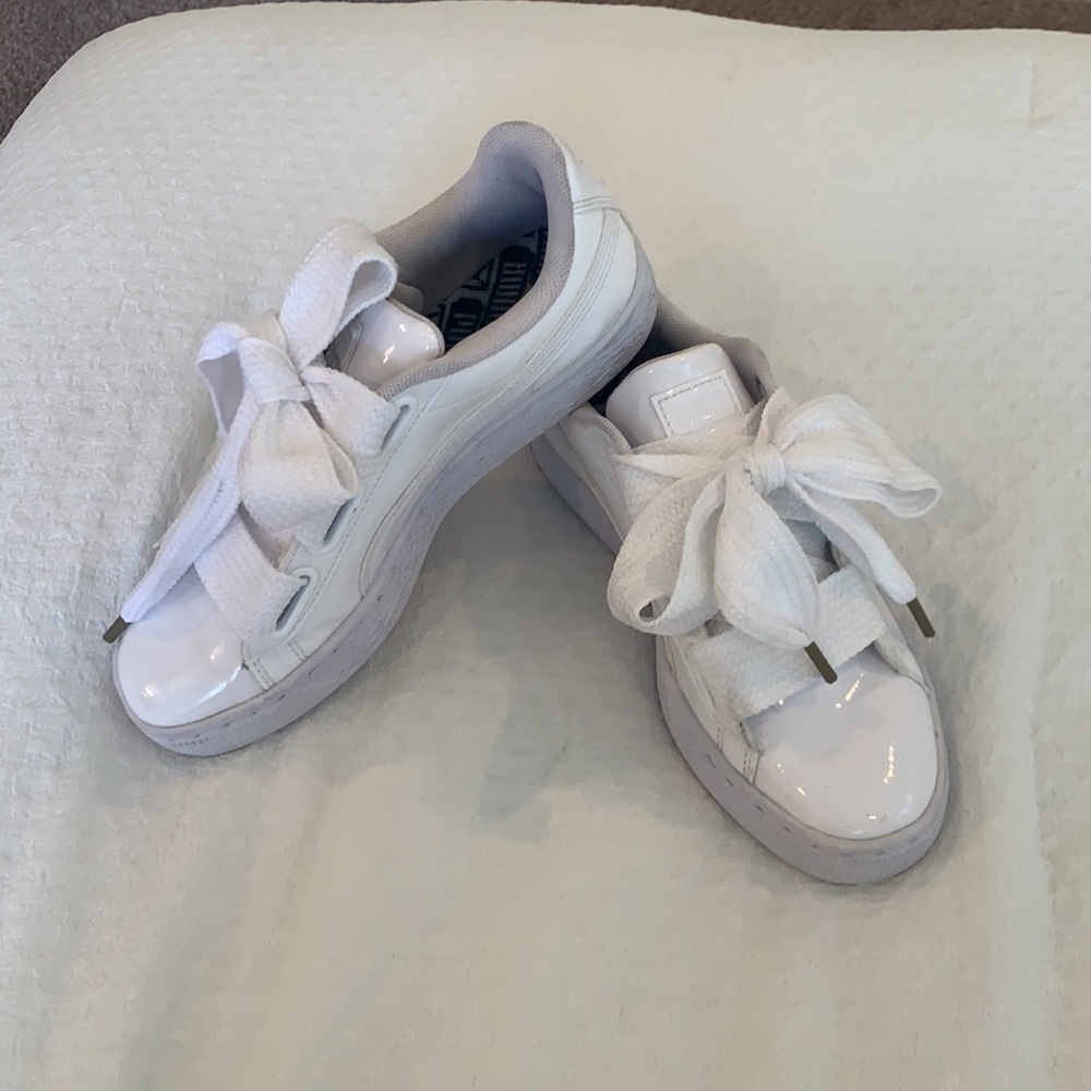 Puma sneakers. Wide lace. Patten leather.